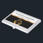 Fälle von Property Management Business Card Visitenkarten Etui<br><div class="desc">Echte Visitenkarten-Etuis-Vorlage in einem eleganten Design,  das ein goldfarbenes Haus- und Händesymbol enthält und Ihren Firmennamen markiert. Entworfen für einen Immobilienverwalter,  der sich um Immobilien von abwesenden Vermietern kümmert.</div>