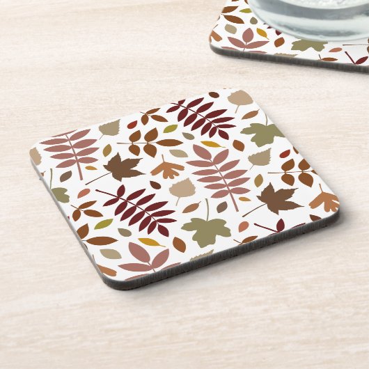 Fallen Blätter Große Muster Herbstfarben auf Weiß Getränkeuntersetzer (Linke Seite)