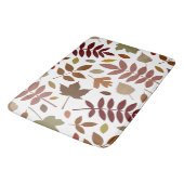 Fallen Blätter Muster Herbstfarben auf Weiß Badematte (Schrägansicht)