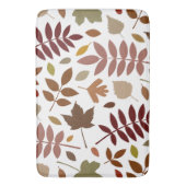 Fallen Blätter Muster Herbstfarben auf Weiß Badematte (Vorderseite Vertikal)