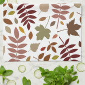 Fallen Blätter Muster Herbstfarben auf Weiß Geschirrtuch (Gefaltet)