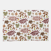 Fallen Blätter Muster Herbstfarben auf Weiß Geschirrtuch (Horizontal)