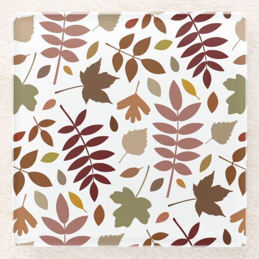 Fallen Blätter Muster Herbstfarben auf Weiß Glasuntersetzer (Vorderseite)