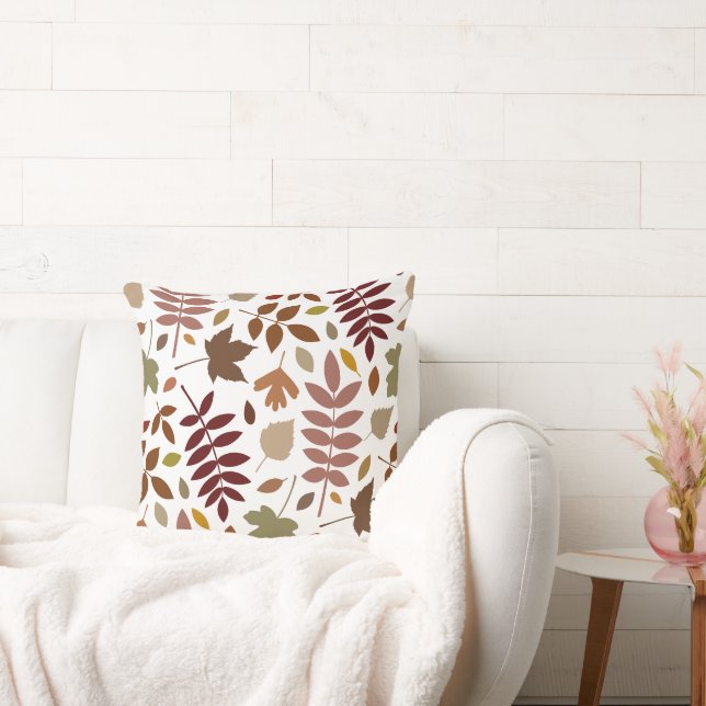 Fallen Blätter Muster Herbstfarben auf Weiß Kissen (Liege)