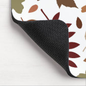 Fallen Blätter Muster Herbstfarben auf Weiß Mousepad (Ecke)
