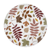 Fallen Blätter Muster Herbstfarben auf Weiß Schneidebrett (Vorderseite)