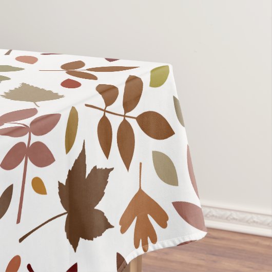 Fallen Blätter Muster Herbstfarben auf Weiß Tischdecke (Beispiel)