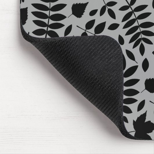 Fallen Blätter Muster Schwarz auf Grau Mousepad (Ecke)