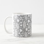 Fallen Blätter Muster Weiß auf Grau Kaffeetasse (Links)