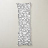 Fallen Blätter Muster weiß auf Grau Seitenschläferkissen (Rückseite (Vertikal))