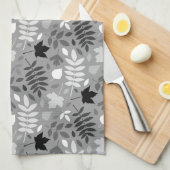 Fallen Blätter Rpt Muster Monochrome auf Grau Geschirrtuch (Viertel Falte)