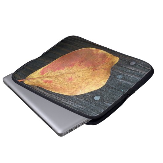 Fallen Leaf Laptopschutzhülle (Vorne Knopf)