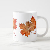 Fallende Ahorn-Blätter für Herbst-Wohngestaltung K Jumbo-Tasse (Rechts)