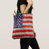 Fallende antike amerikanische Flagge Tasche (Von Nahem)