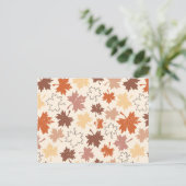 Fallende Blätter im natürlichen Erdherbstdesign Postkarte (Stehend Vorderseite)