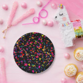 Fallende Confetti - Regenbogenfarben auf schwarz Pappteller (Party)