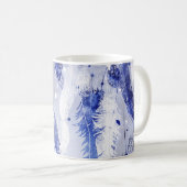 Fallende Federn: Aquarellblaues Muster. Kaffeetasse (VorderseiteRechts)