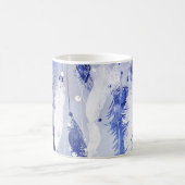 Fallende Federn: Aquarellblaues Muster. Kaffeetasse (Mittel)