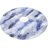 Fallende Federn: Aquarellblaues Muster. Polyester Weihnachtsbaumdecke (Schrägansicht)