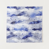Fallende Federn: Aquarellblaues Muster. Wandteppich (Vorderseite (Horizontal))