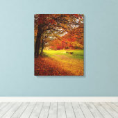 Fallende Herbstgänge auf dem Wanderweg Leinwanddruck (Insitu (Holzboden))