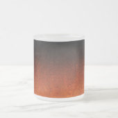 Fallende Orange- und Schwarz-Glitzer-Gradient Mattglastasse (Mittel)
