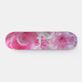 Fallende rosa Blumenblüten Skateboard (Horizontal)