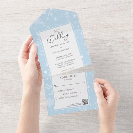 Fallende Schneeflocken auf blassem Eisblau mit QR- All In One Einladung (Abreißen)