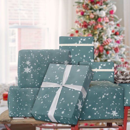 Fallende Schneeflocken Winter Blue Spruce Sky Geschenkpapier