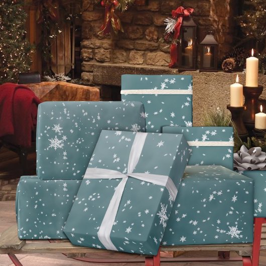 Fallende Schneeflocken Winter Blue Spruce Sky Geschenkpapier