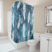 Fallende weiße Federn, blaue Wasserfarbe. Duschvorhang (Beispiel)