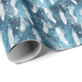 Fallende weiße Federn, blaue Wasserfarbe. Geschenkpapier (Rolleneckpunkt)