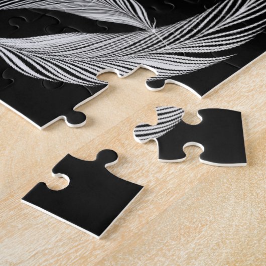 Fallende weiße Federn Puzzle (Seite)