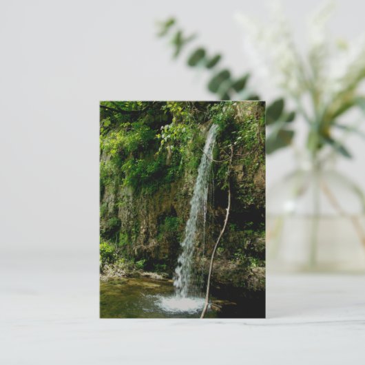 Fallender Frühlingswasserfall Postkarte (Stehend Vorderseite)