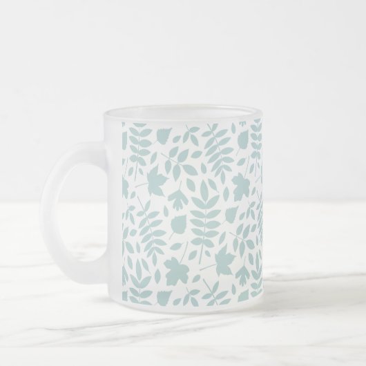 Fallförmige Blätter Muster Aquamarin auf Weiß Mattglastasse (Links)