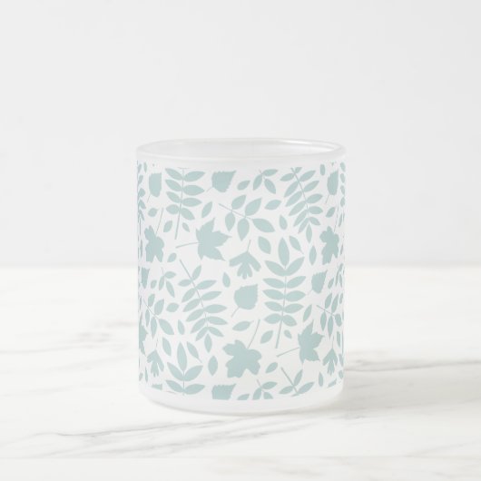 Fallförmige Blätter Muster Aquamarin auf Weiß Mattglastasse (Mittel)