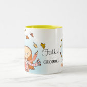 "Fallin herum!" Herbst-/Fall-Tasse Zweifarbige Tasse (Mittel)