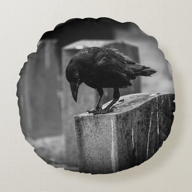 Falling Friedhof Crow Rundes Kissen (Vorderseite)
