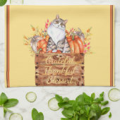 Fallkatze und Kürbis in Kiste Geschirrtuch (Gefaltet)