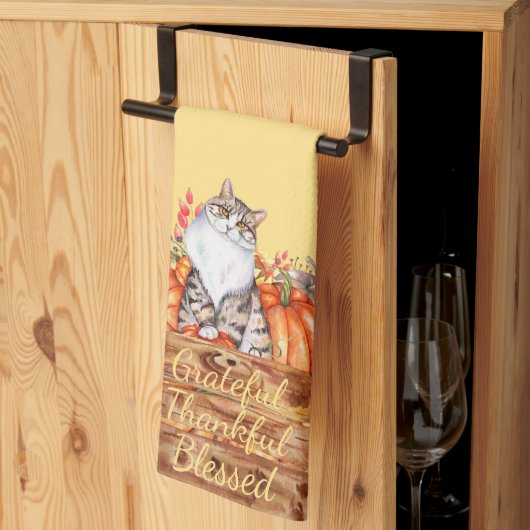 Fallkatze und Kürbis in Kiste Geschirrtuch (Drittel gefaltet)