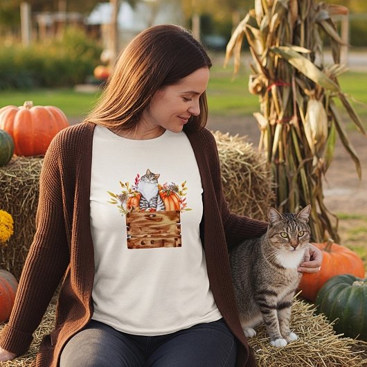 Fallkatze und Kürbis in Kiste T-Shirt