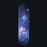 Falln blaue Embrionic Sterne Skateboard<br><div class="desc">Embrionic spielt in einer kleinen magellanic Wolke,  im milkyway die Hauptrolle. Digital erhöht von mir.
Kredit zu die NASA-public domain.

Klicken "fertigt" besonders an,  um in Ihrem eigenen personalisierten Text hinzuzufügen!</div>