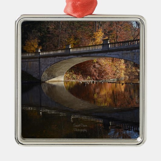 Fallreflexe im Vanderbilt-Anwesen Ornament Aus Metall (Vorne)