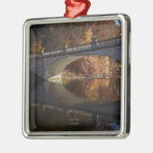 Fallreflexe im Vanderbilt-Anwesen Ornament Aus Metall (Links)