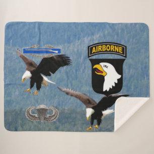 FALLSCHIRMJÄGER O) f die 101. IM FLUGZEUG Sherpadecke