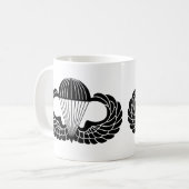 Fallschirmspringer-Abzeichen Kaffeetasse (Vorderseite Links)