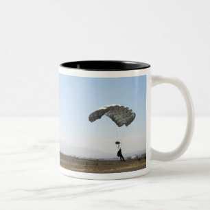 Fallschirmspringer Zweifarbige Tasse