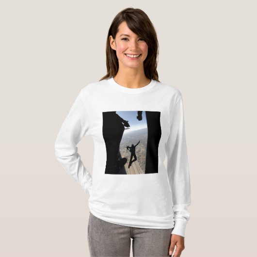 Fallschirmteam der US-Luftwaffe T-Shirt (Vorne ganz)