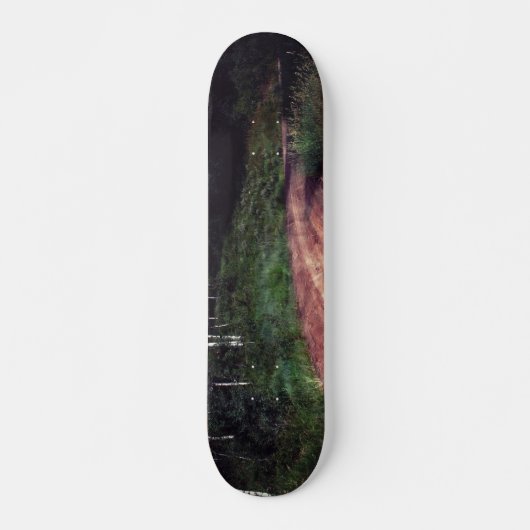 Fallt eine Kurve auf der Straße Skateboard (Vorne)