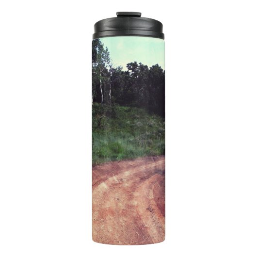 Fallt eine Kurve auf der Straße Thermosbecher (Vorderseite)
